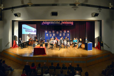 Gruppenbild mit Autoren und den Musikern von "Cosa Nostra"