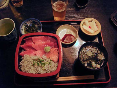 中トロマグロと釜あげシラスの二色丼