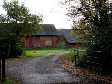 Langley Heath Farm © Copyright Rob Farrow and licensed for reuse under Creative Commons Licence: Attribution-Share Alike 2.0 Generic. Geograph OS reference SP1494.