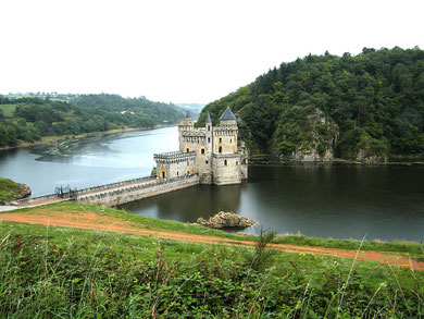 Château de la roche à Saint-Priest-la-Roche