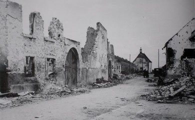 Rue de Bennwihr with Chapelle St. Anne in the back - the ambush site of Walter Laich's tank Killer Team to meet the US tanks on Dec. 27, 1944 (Photo courtesy Les sociétés d'histoire d'Ammerschwihr, de Kaysersberg, de Kientzheim et de Sigolsheim)