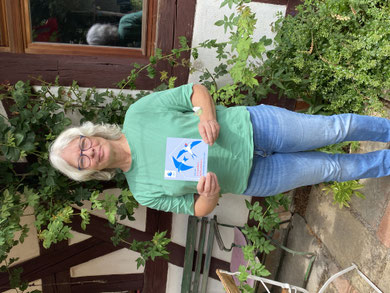 Iris Schubert mit der überreichten Plakette © Stephanie Geßler