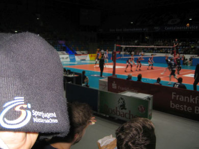 Die SJN-Pudelmütze beim Volleyball-Bundesliga-Spiel  der United Volleys und der Lünehünen aus Lüneburg