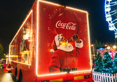 Die Vermarktung des Weihnachtsfestes wird von Unternehmen wie Coca-Cola vorangetrieben. 
