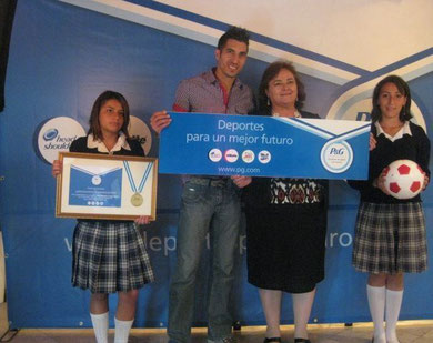 Jaime Penedo, padrino de la iniciativa “Deportes para un Mejor Futuro”, comunicó el cierre de la promoción en Guatemala y la entrega de kits deportivos a 40 escuelas del país.