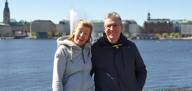 Ina und Stephan auf der hamburger Lombardsbrücke, vor der Binnenalster