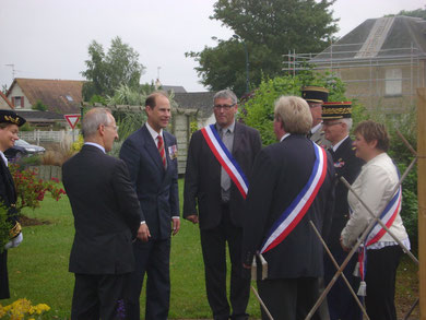 Arrivée de son Altesse Royale le Prince Edward à la mairie d'Esquay