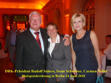 DRK Präsident Rudolf Seiters mit Irene Schwörer