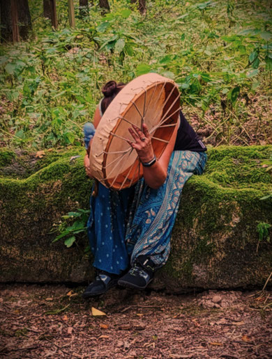 jenniferstrauch-diestrauchhexe-wilewandlungswege-hexedeslandes-meinhexenweg-schamanismus-authentisch-naturverbunden-empathisch