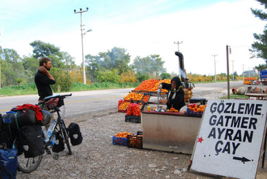 Voyage à vélo en Turquie, Bike touring, jus de fruit dans la rue