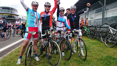 Ingo Soeder, Marc Suin de Boutemard, Fleur Suin de Boutemard und Jasper Rittner gingen beim Rad am Ring an den Start.