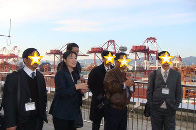 港にて説明通訳。