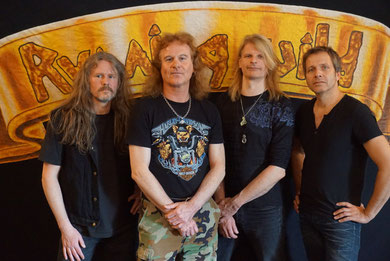 Ole Hempelmann (Bass), Rock N`Rolf (Vocals, Guitar), Michael Wolpers (Drums), Peter Jordan (Guitar)