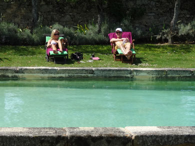 séjour insolite à la forteresse médiévale de Tennessus - la piscine au château-fort de Tennessus