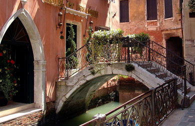 Kleine Brücke in Venedig