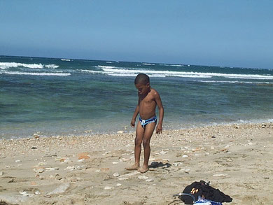 Kind am Strand