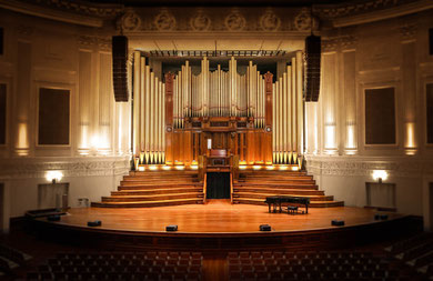 equipvent PA Beschallung Konzertsaal Konzertbeschallung Line Array Veranstaltungstechnik Eventtechnik Hamburg Schwerin Rostock