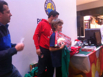 Kristian recibiendo el premio de campeón