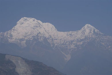 BL - Anapurna Süd 7219 m, rechts Hiunchuli 6441 m
