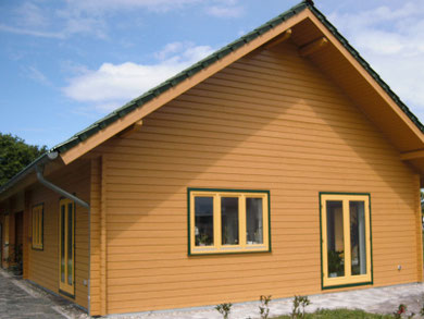 Holzfassade lackieren