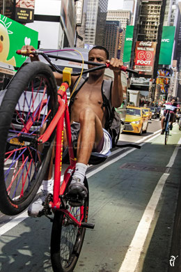 "HURRY UP NYC, LIFE IS NOW!" (U.S.A 2018)