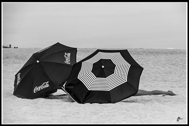 "PARASOL A JAMBES" (FRANCE 2017)