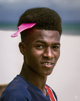 "SEA, SAND AND... COMB" (CONGO 2022)