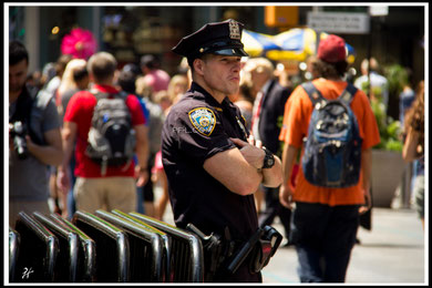 "COP MODEL" (U.S.A 2018)