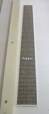 Das Inlay wurde mit der Laubsäge ausgeschnitten und dann eingeklebt.