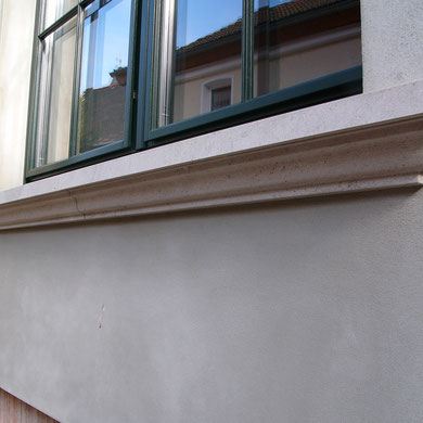 Kalksteinfensterbank mit Profil