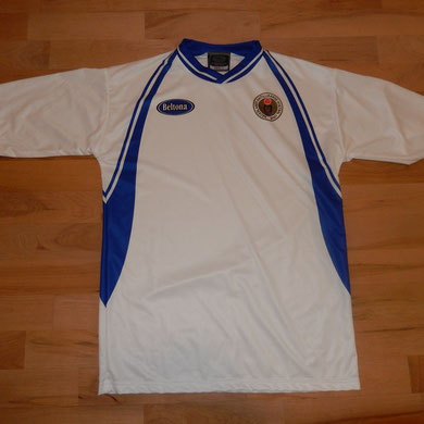 Niederländische Antillen - Im März 2011 änderte die FIFA den Namen der Niederländischen Antillen auf Curaçao. Das Trikot von Curaçao ist unter CONCACAF zu finden.