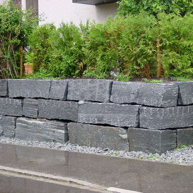 Tessiner Granit Blocksteinmauer, Eberhard Gartenbau AG Kloten 