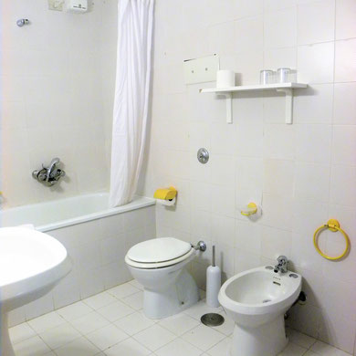 Residence Bouganville-bagno con vasca-stevasas