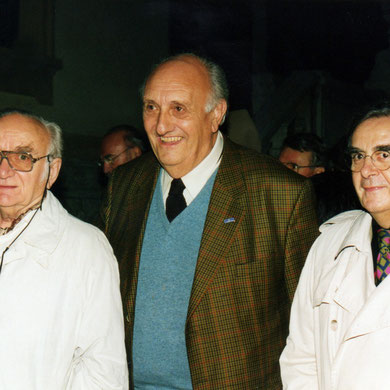 Pierre Tchernia  au centre et Bernard Pivot, à sa droite,  lors de l'inauguration de la nouvelle salle de cinéma - Institut Lumière - Lyon - 1998 © Anik COUBLE