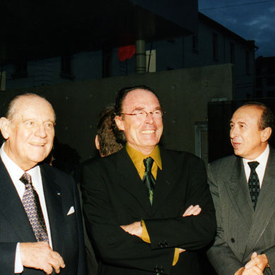 Raymond Barre, Denis Trouxe et Gérard Collomb lors de l'inauguration de la nouvelle salle de cinéma - Institut Lumière - Lyon - 1998 © Anik COUBLE