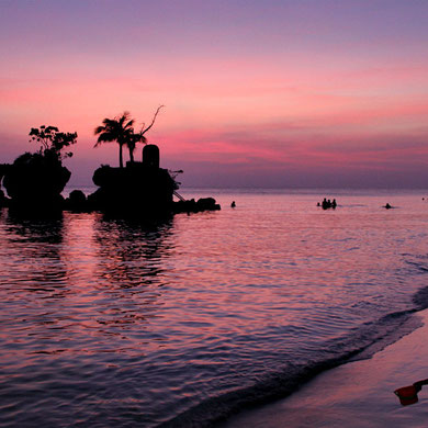 Spectacular sunset at Station 1, Boracay, Philippines. 2013 © Sabrina Iovino | JustOneWayTicket.com