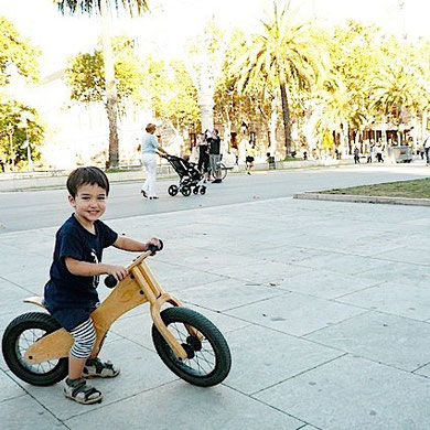 近所ですが、通園はいつもバイクです。近くなって、そして子供も大きくなって、ベビーカーを使わなくなりました。