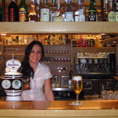 Barmaid ... *gg*