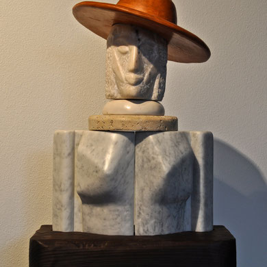 Composizione con cappello  Legno, marmo, pietra, ceramica  2014