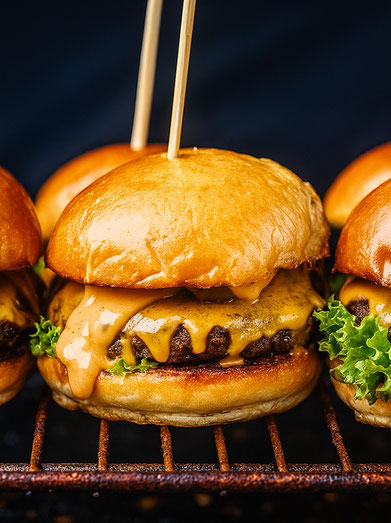 Saftige Burger, frisch vom Grill – Ein Genuss direkt aus unserem Foodtruck!