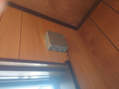 見た目はアレですがもう少し化粧用のボックスもございますので・・・