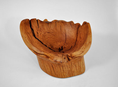 C1064 · Oak#bench#stool#console#sculpture#bowl#coffeetable#woodworking#interiordesign#woodsculptures#art#woodart#wooddesign#decorativewood#originalartwork#modernwoodsculpture#joergpietschmann#oldwood