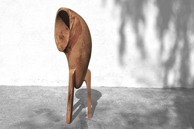 V1376 · Oak#woodsculpture#stool#console#sculpture#originalart#woodworking#interiordesign#woodsculptures#art#woodart#wooddesign#decoration#decorativewood#originalartwork#modernwoodsculpture#joergpietschmann#oldwood