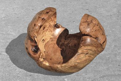 V1396 · #Beech #vessel #bowl #woodworking #interiordesign #woodsculptures #art #woodart #wooddesign #decorativewood #originalartwork #modernwoodsculpture #joergpietschmann #oldwood