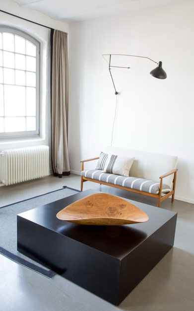 Jörg Pietschmann_Vessel ·  V0069 · Oak #vessel #bowl #woodworking #interiordesign #woodsculptures #art #woodart #wooddesign #decorativewood #originalartwork #modernwoodsculpture #joergpietschmann #oldwood