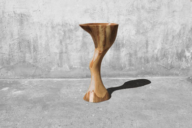 V1366 · Oak#woodsculpture#stool#console#sculpture#originalart#woodworking#interiordesign#woodsculptures#art#woodart#wooddesign#decoration#decorativewood#originalartwork#modernwoodsculpture#joergpietschmann#oldwood