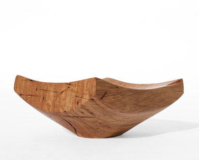V21324 · Oak #woodworking #bowl #interiordesign #woodsculptures #art #woodart #wooddesign #decora#bowl#coffeetable#woodworking#interiordesign#woodsculptures#art#woodart#wooddesign#decorativewood#originalartwork#modernwoodsculpture#joergpietschmann#oldwood
