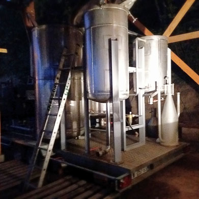 alambic mobile, distillation de plantes aromatiques et médicinales, collectif d'agriculteurs 