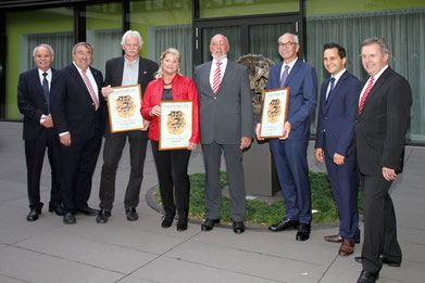 2. Vorsitzender VDuBV Günter Pfeiffer, Bürgermeister Manfred Osenger, Pastor Jürgen Widera, Heike Priebe, 1. Vorsitzender VDuBV Hermann Weßlau, Dr. Martin Fasselt, Mahmut Özdemir MdB, Ulrich Schneidewind (Sparkasse DU) - (Foto: H. Pischke)