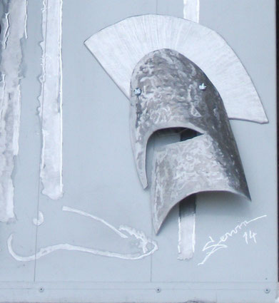 ATHENA Casque en repoussé